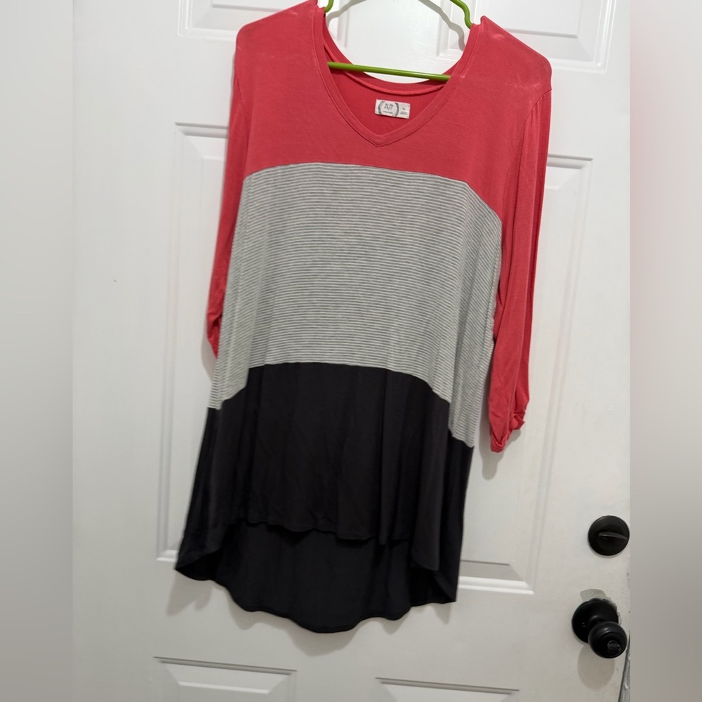 Women's Color Block Tunic - Dark Pink, Gray, and Black